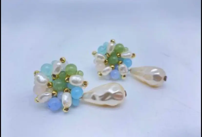 Vintage 1980s Pierced Pearl Dangle Earrings no