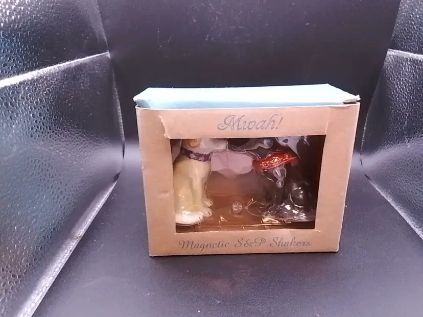 Mwah! Magnetic Kissing Lab dogs Puppies Salt & Pepper Shakers by Westland New
