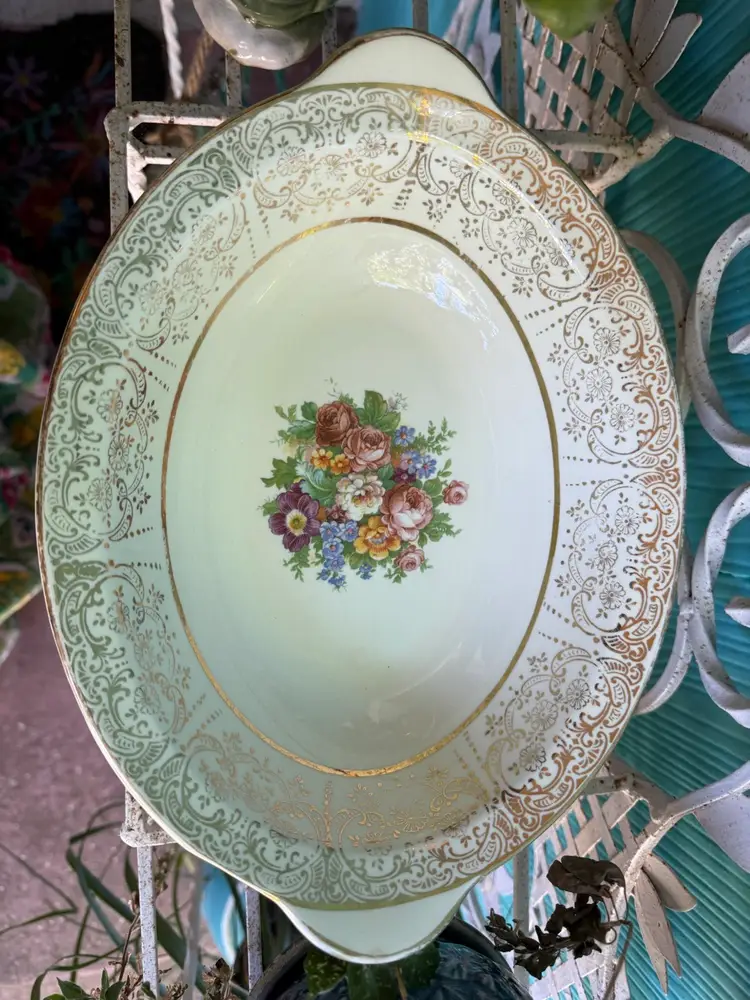 Vintage Floral Oval Serving Bowl with Gold Filigree Trim – Made in England – Romantic Cottagecore Tableware – Shabby Chic Dining