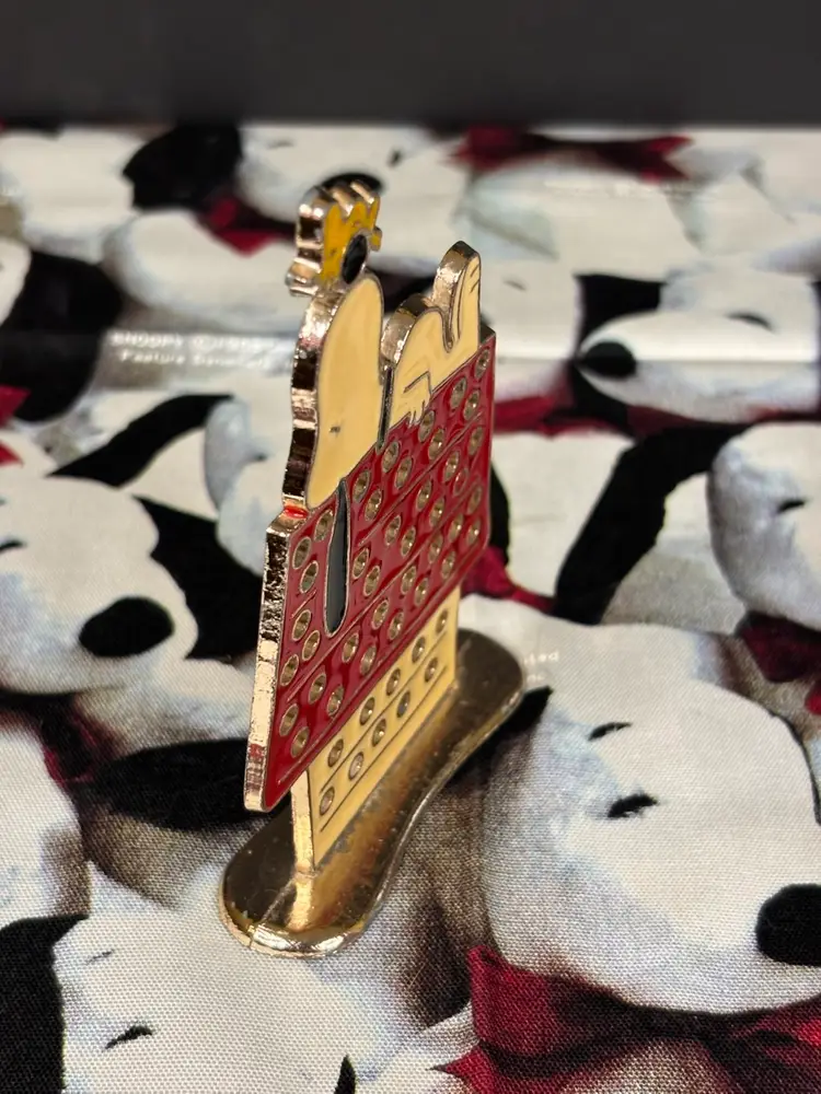 Vintage Snoopy on Doghouse Earring Holder