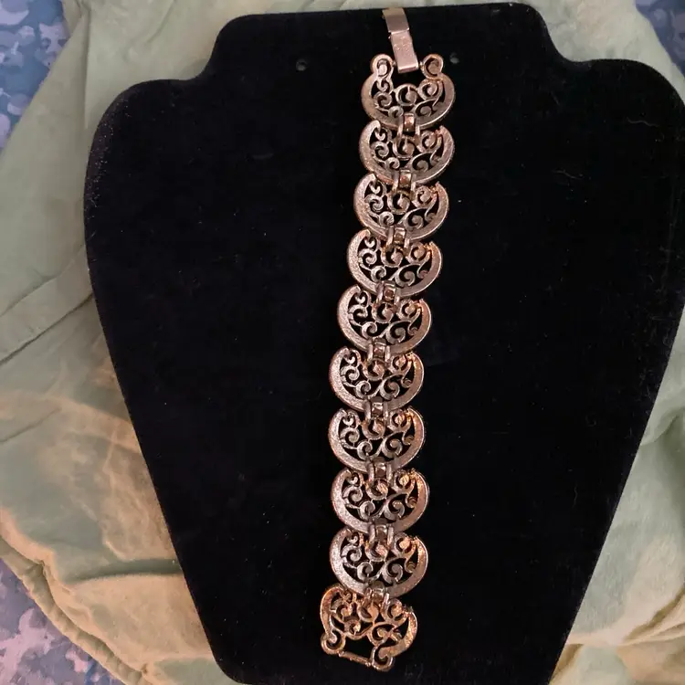 Coro 1950’s Half moon Link Bracelet Gold Brush Della Street Perry Mason Style.  It’s A Statement All On It’s Own