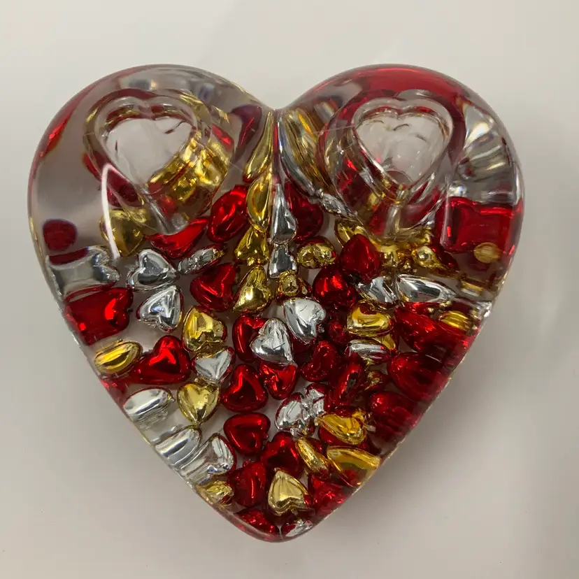 Vintage Easter Unlimited Acrylic Heart Shaped Paperweight Dual Pen Holder With Floating Red, Gold and Silver Confetti Hearts! 2 1/4” Tall x 3 1/2”!