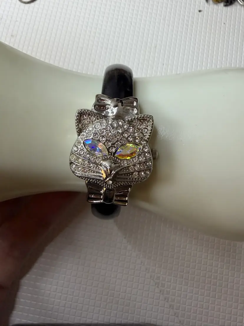 GORGEOUS VINTAGE GRUEN CAT BRACELET WATCH