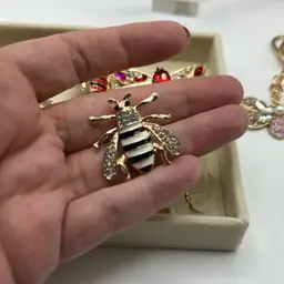 Bee 🐝 Brooch-Black & White