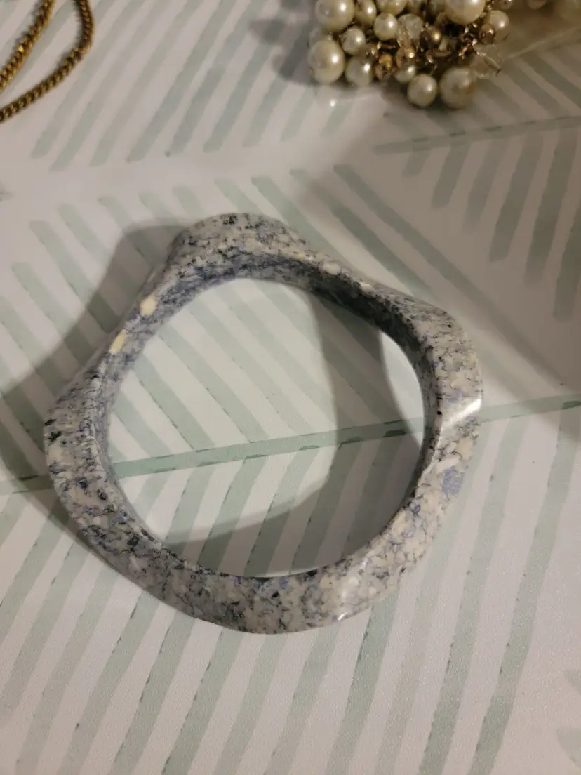 Vintage 1980s sodalite/ quartz bangle