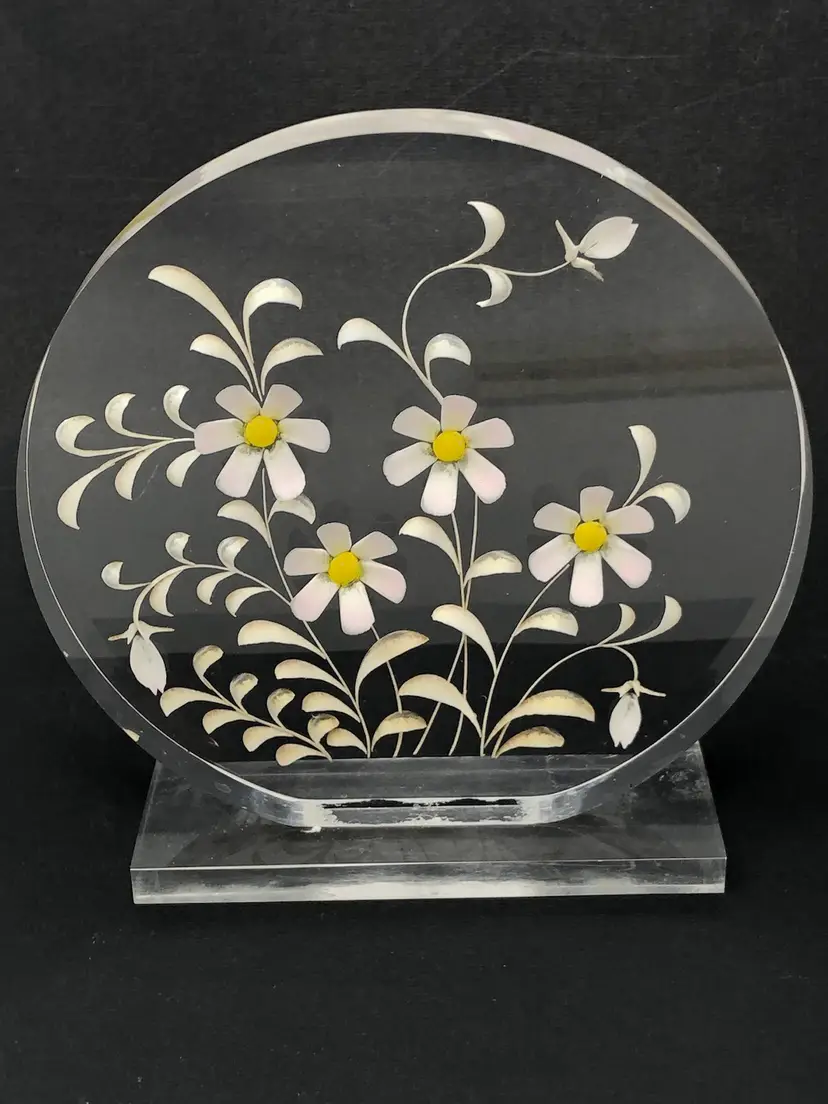 #01 Lucite Daisy Suncatcher Sculpture