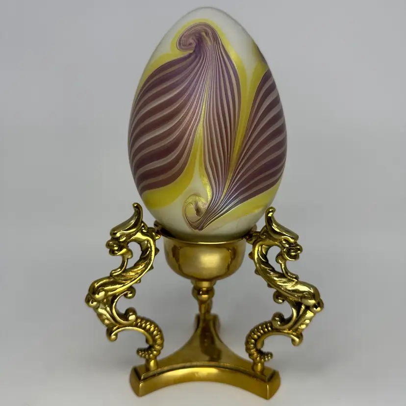 Vintage 1971 Vandermark Studio Art Glass Pulled Feather Large Egg Shaped Paperweight On A Brass Stand ✨Glows