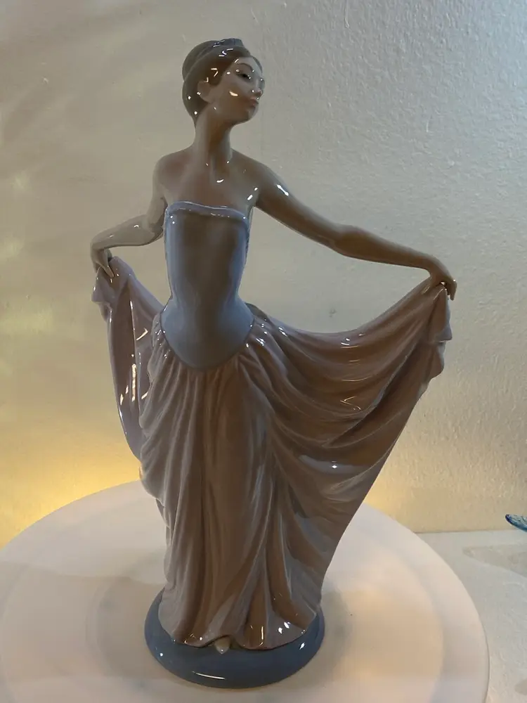 Retired Llardo “The Dancer” Figurine Ex Con 12”Tx 7”W