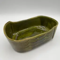 Ungemach USA 257 Pottery Olive Green Wavy Planter