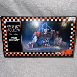 Vintage 1996 Spooky Hollow Porcelain Halloween House Accessory Decoration Decor