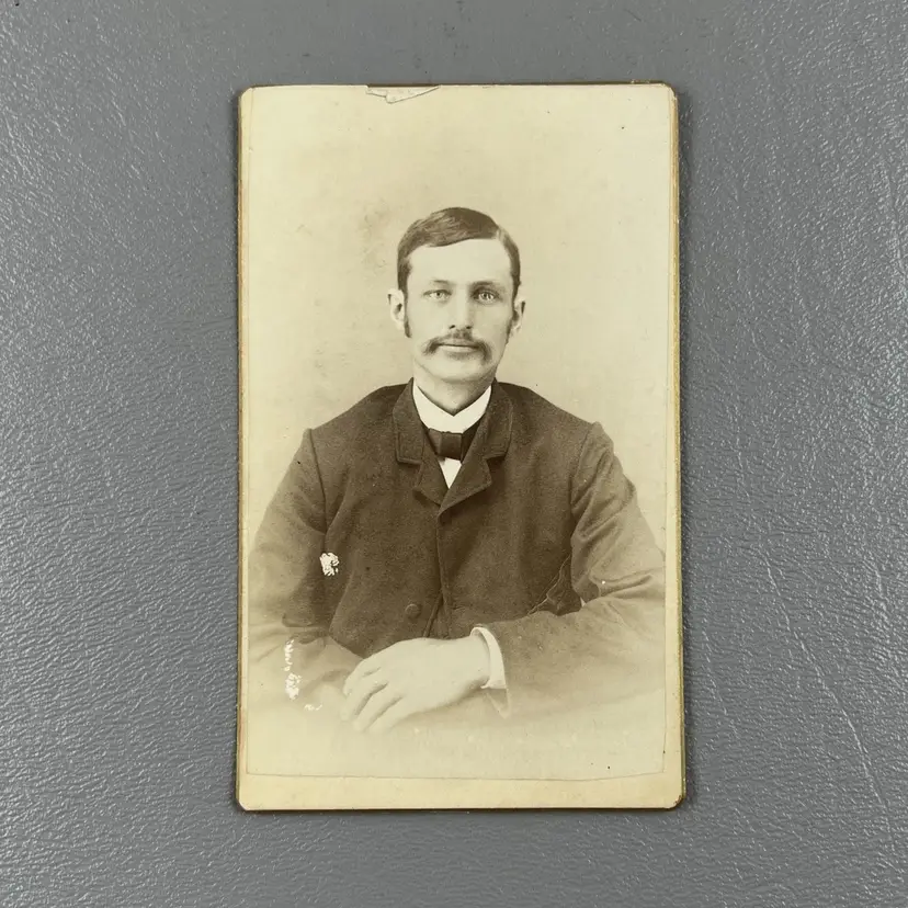 Antique Cabinet Photo Portrait Man In Suit Sabetha Kansas RC Doolittle Photographer