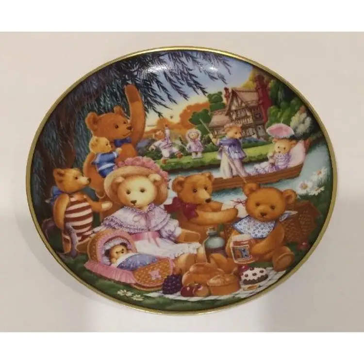 FRANKLIN MINT HEIRLOOM, A TEDDY BEAR PICNIC by CAROL LAWSON COLLECTORS PLATE