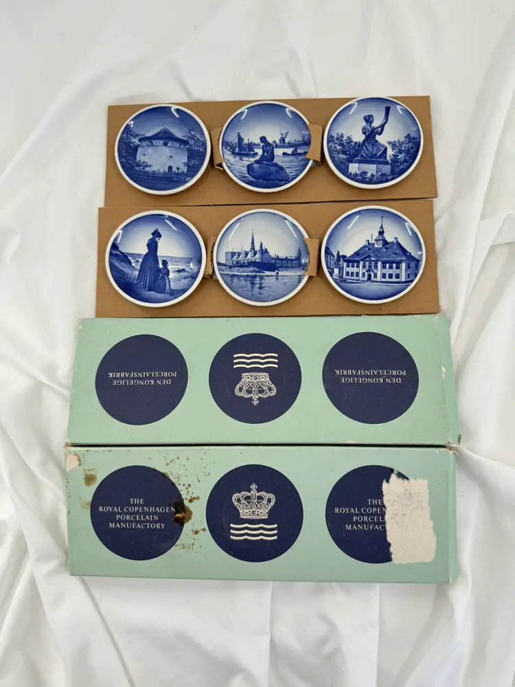 Royal Copenhagen Porcelain miniature plates - Original Box dated 2010