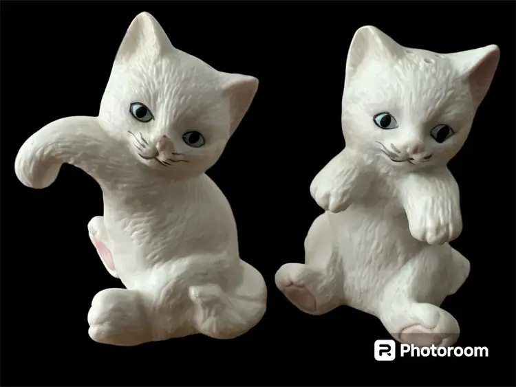 Vintage Hanging Cat Salt & Pepper set White Kittens 