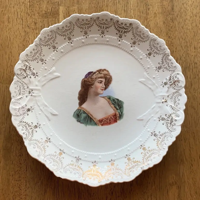 Antique “The Colonial” Decorative Portrait Plate Signed G. BONFITS Gold Accent 10.5”
