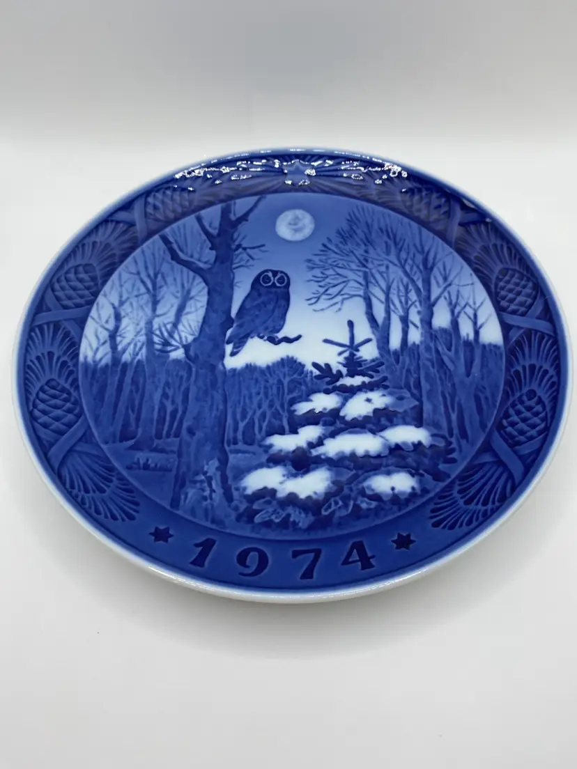Royal Copenhagen Collectors Plate 1974 “Winter Twilight” Denmark