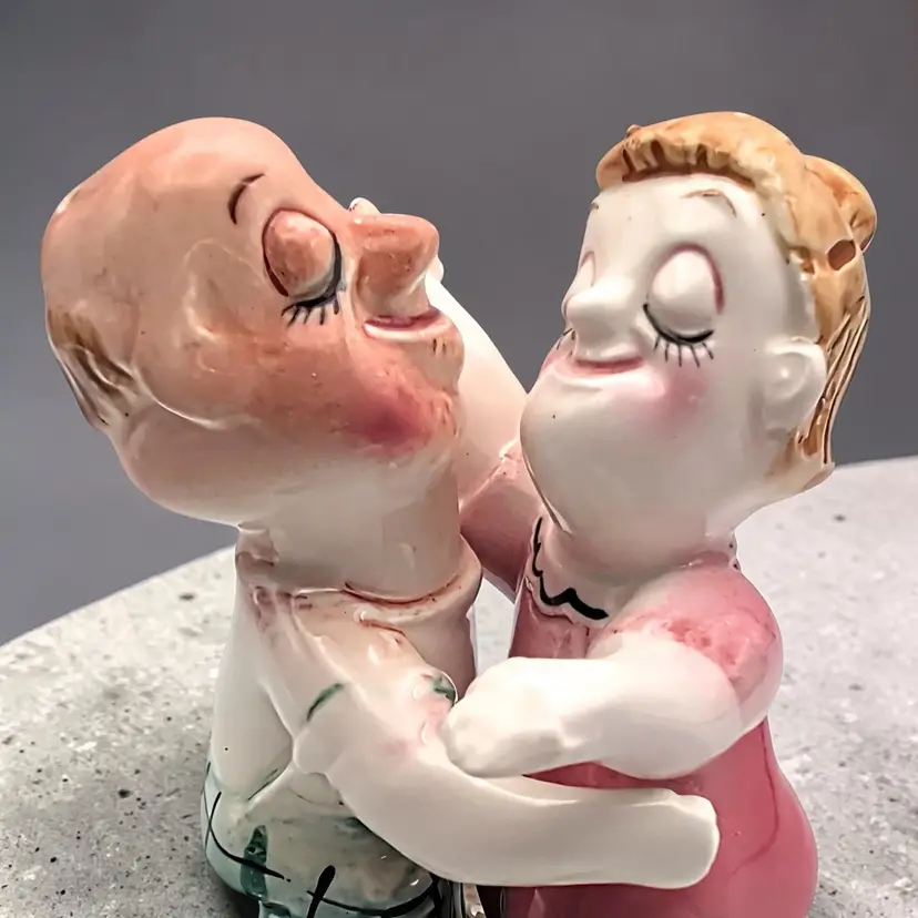 Vintage Middle-aged Dancing Couple Salt And Pepper Shakers Japan Country Folks