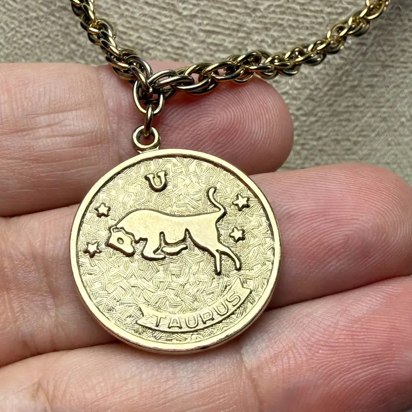 Vintage Sarah Coventry 20" Taurus Pendant w/ Gold Tone Chain