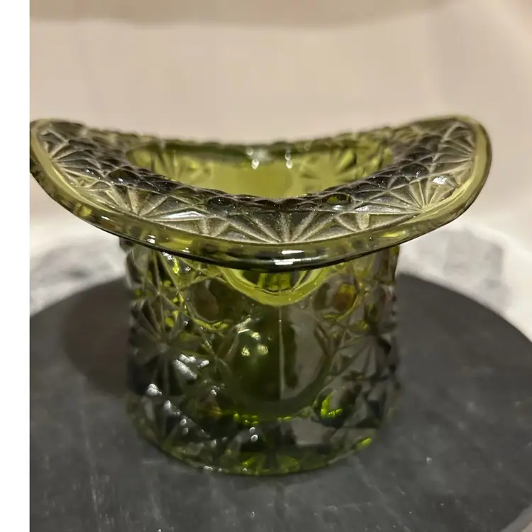 Daisy And Button Green Top Hat Glass Vintage