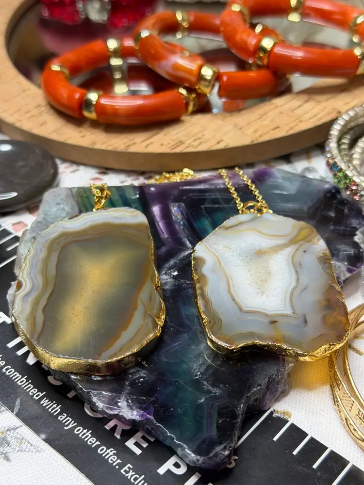 1 Agate Gold Filled Necklace 🌟