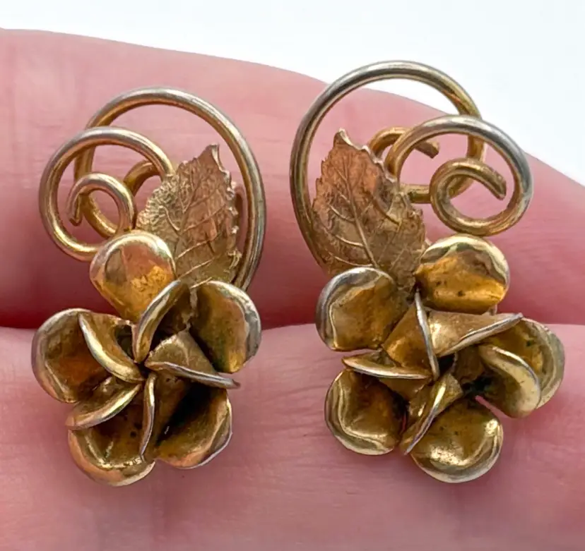 Vintage Gold Tone Rose Flower Screw Back Earrings Clamp On Cottage Grandma Core