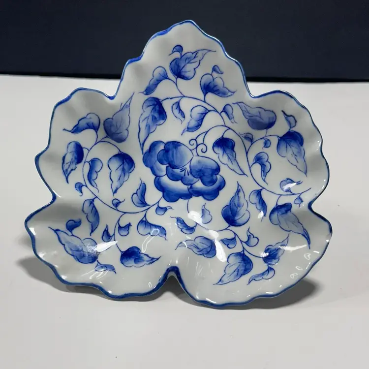 #1457 Andrea by Sadek, Heart Shaped Leaf Trinket Dish, Blue & White Porcelain Design