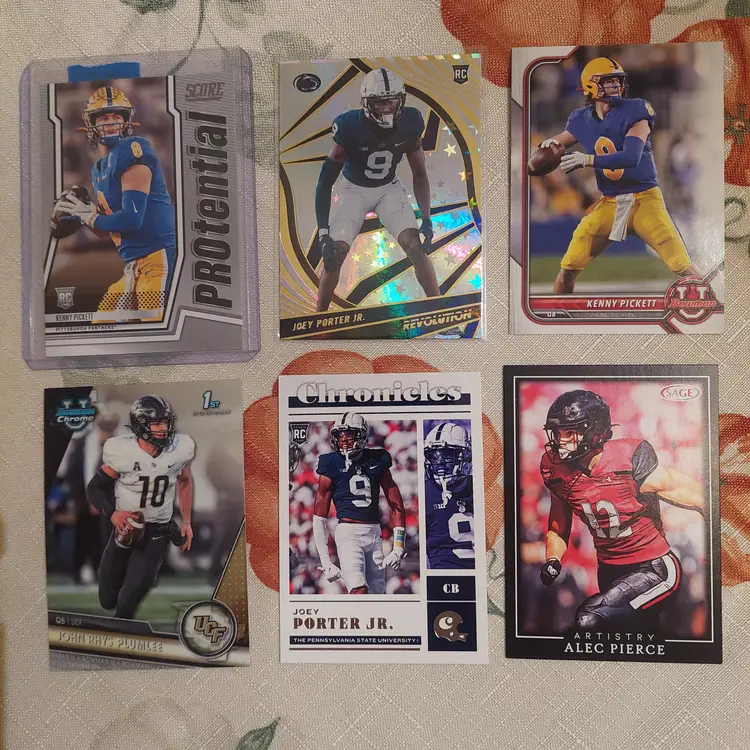Lot of 10 college football cards. 4 auto's, 1 #'d, +. Letter P.