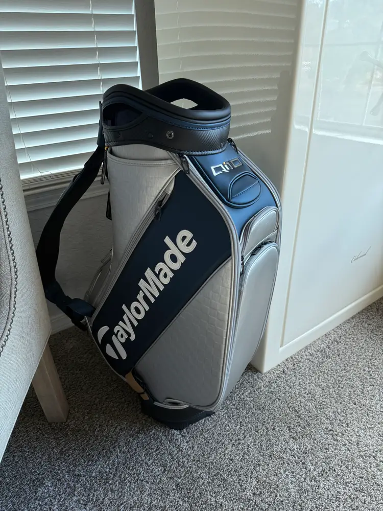 TaylorMade qi10 Staff Bag