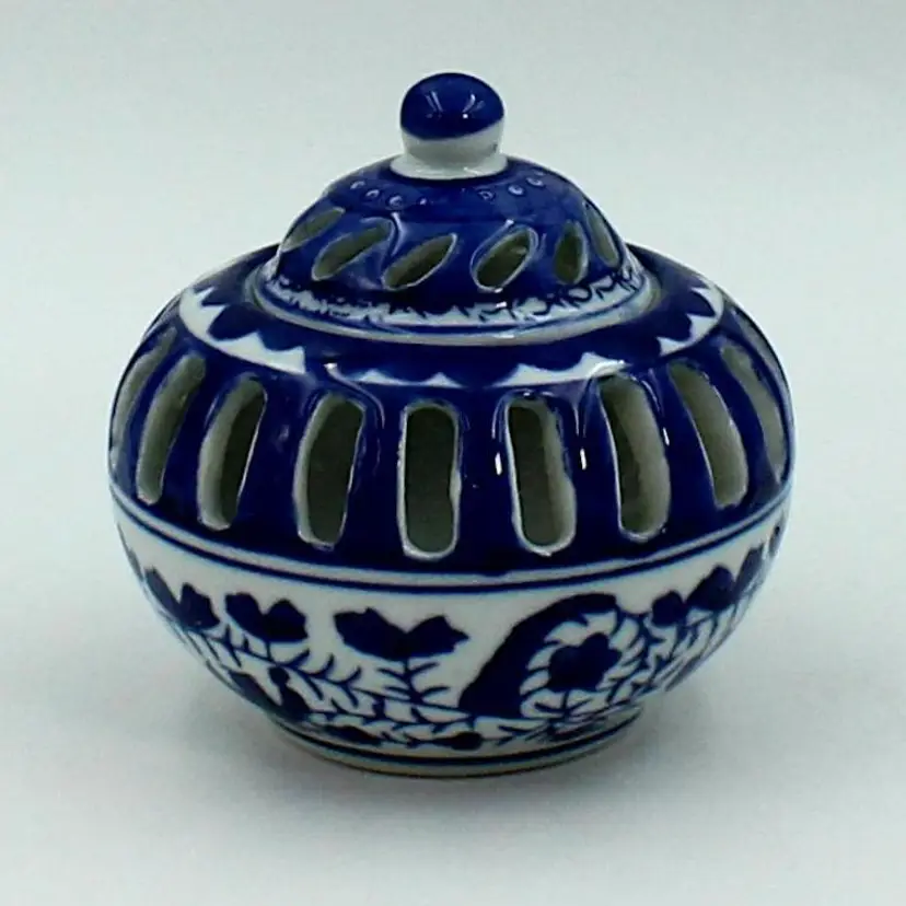 Silvestri Vintage Blue And White Votive Candle Or Potpourri Holder With Lid