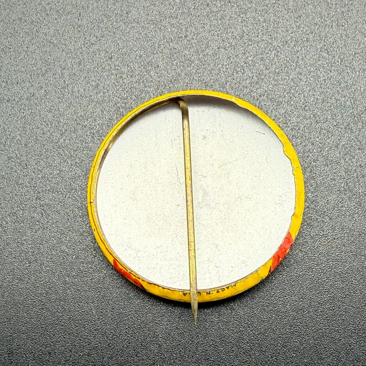 Vintage Davy Crockett Indian Scout Button Pin Pinback Yellow Red Hunter USA