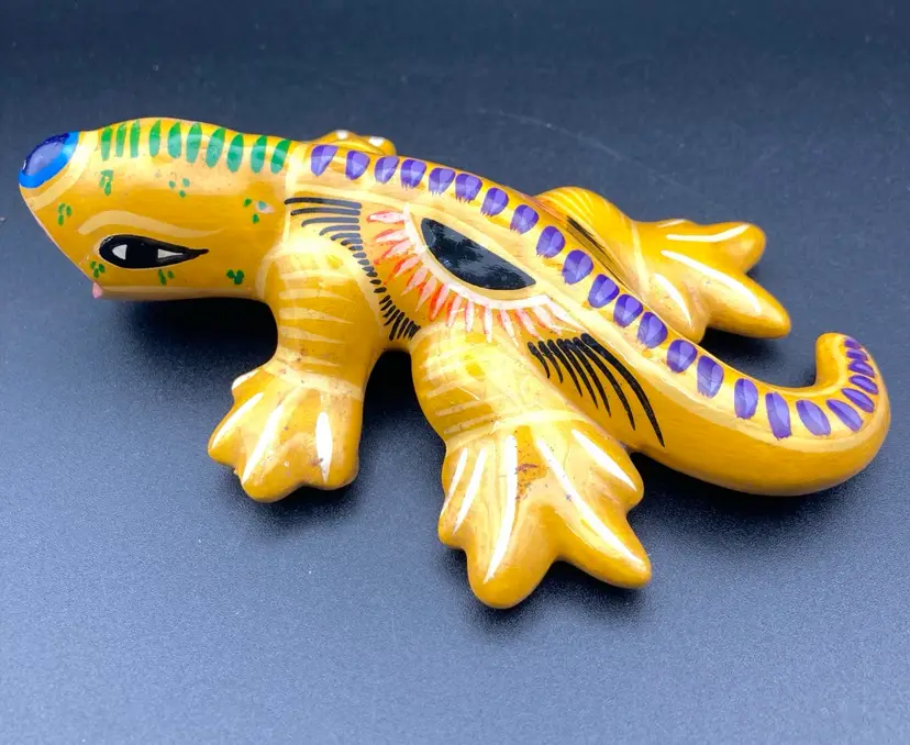 UV Reactive Talavera Gecko Wall Hanger (5 1/2” Long 3 1/2” Wide)