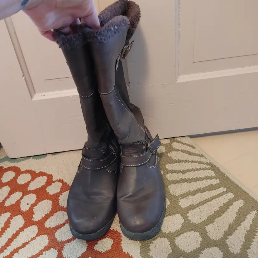 Shoes: Brand- Totes. Boots. Size 7.5. Good used condition. See pics.