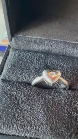 R-026 14K White Gold "Heart" Ring with Center Diamond (size 6.5; in presentation box)