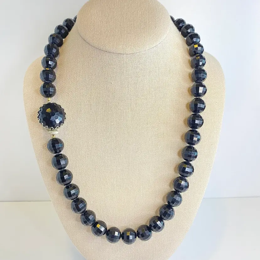 #02 Vintage Faceted Black Bead Necklace Acrylic Plastic Statement Clasp Unsigned