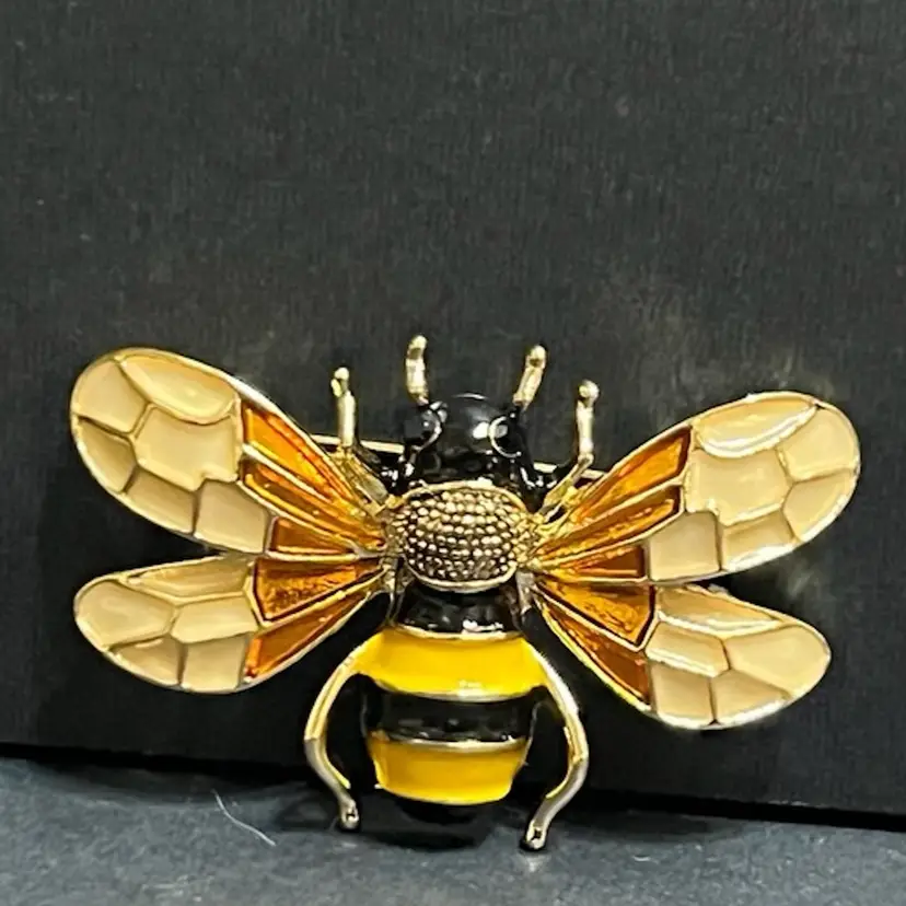 Kiwicraft Golden Bee Enamel & Goldtone Brooch New Zealand ~1.25” x 1.75”