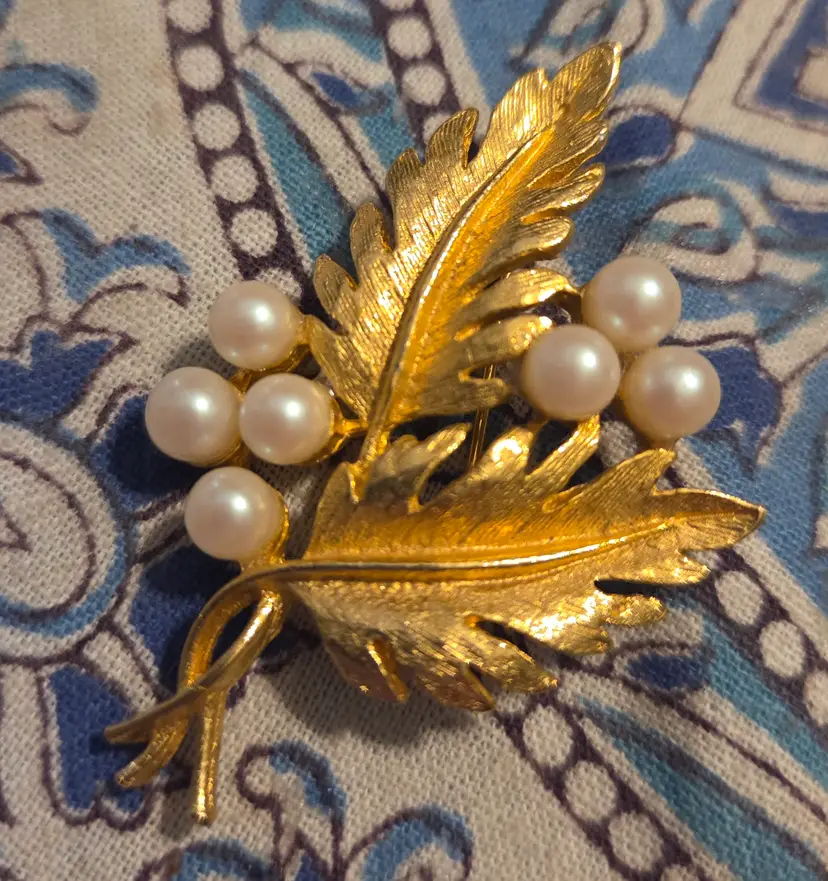Vintage DuBarry Fifth Avenue Brooch