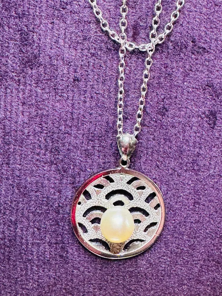 Silver Tone Faux Pearl Pendant On 20” Rolo Chain