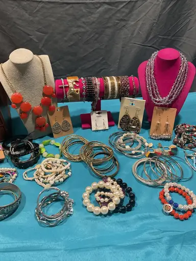 Bracelets & Earrings Plus Requests 🥸