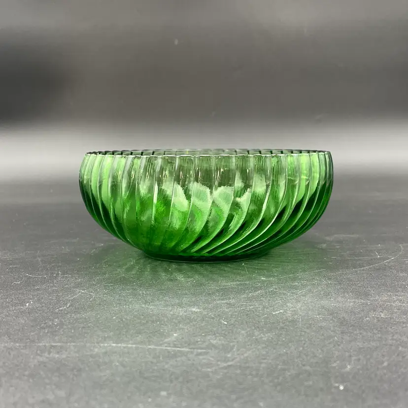 Anchor Hocking Glass Cupped Forest Green Swirl Ribbed Bowl Serving Dish
