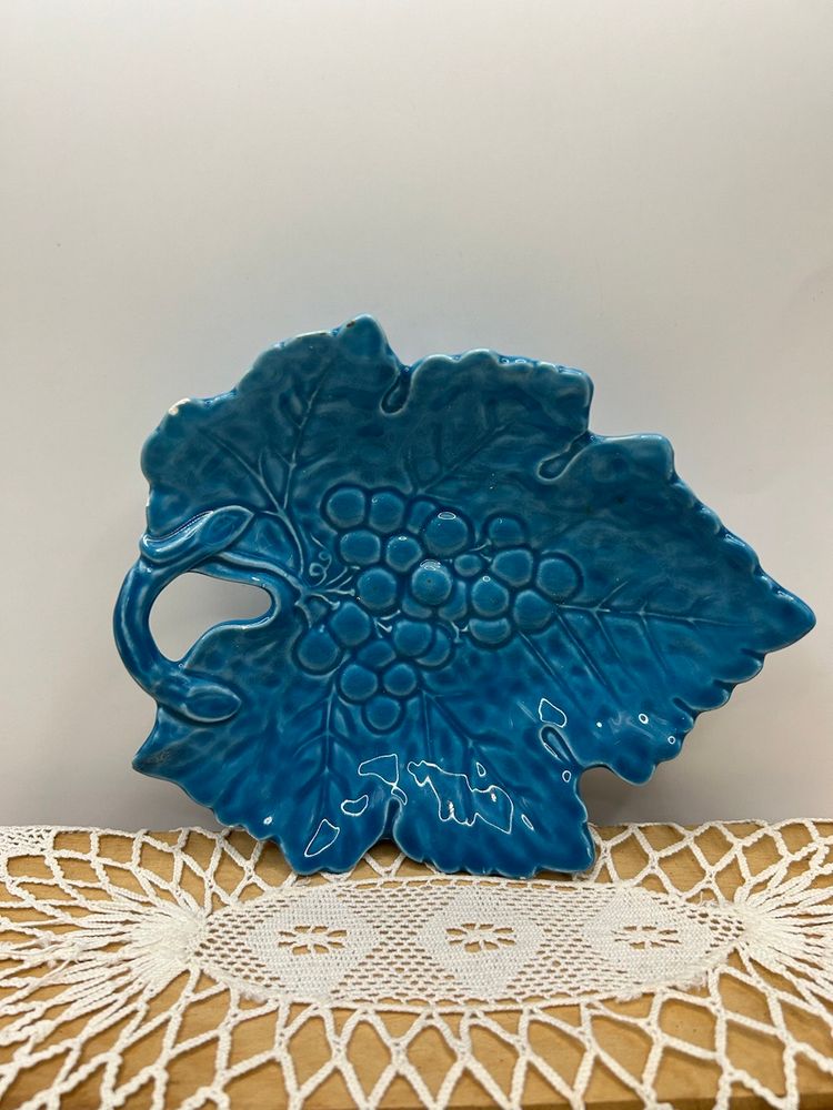 Made In Italy Blue Leaf Dish 7x6 Some Sm Chips As Indicated In Photo