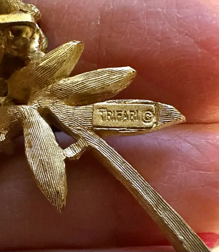 Vintage Trifari Fuschia Pink Briolette Flower Brooch