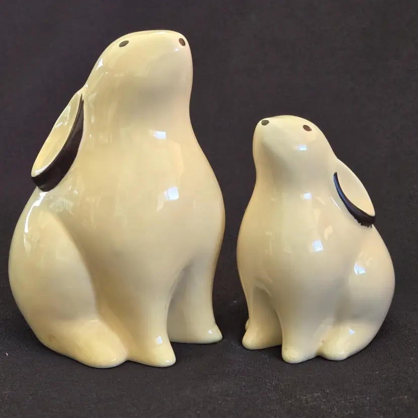 Bunny Rabbits Ceramic Figurines Unbranded set of 2 as 3" & 4⅛" Tall Approximately Hollow