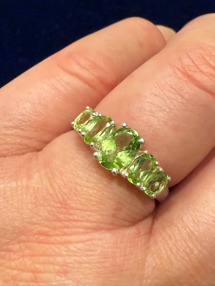 Sterling Silver Green Peridot 5 Stone Ring Size 7, 2g