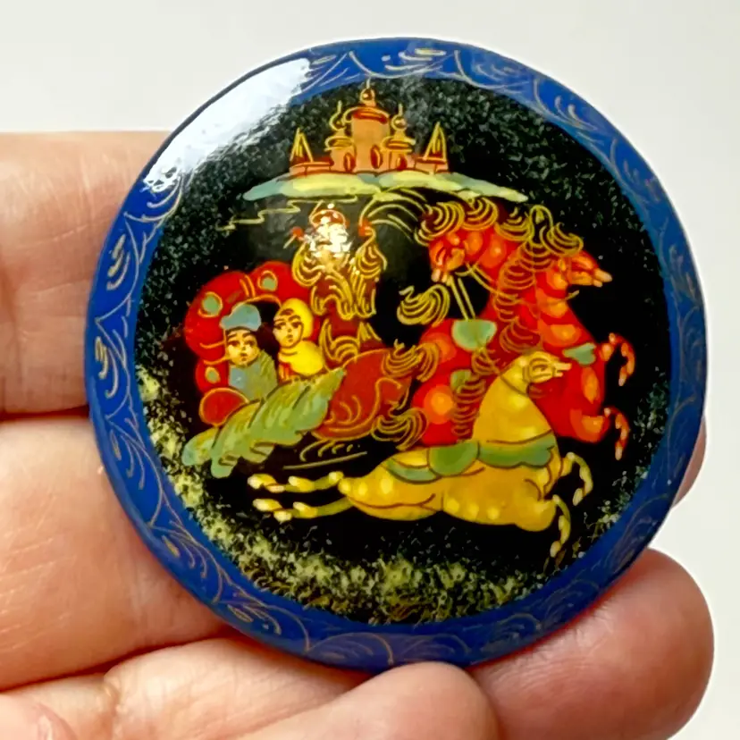 Russian Lacquer Brooch Pin Hand Painted Troika Horse Carriage Blue Signed Vintage