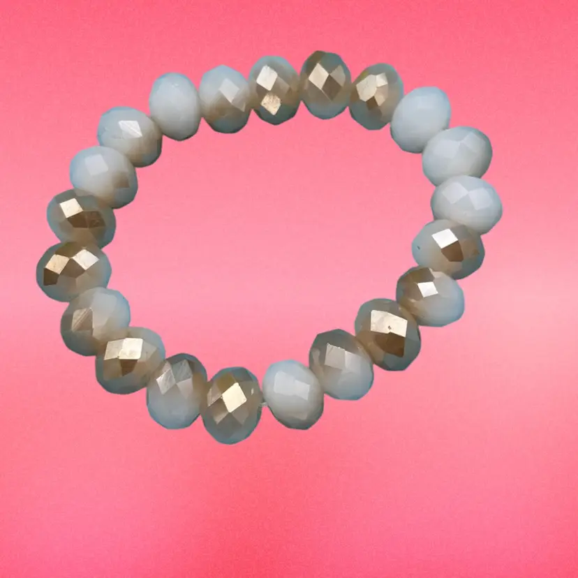 White & Gold Faceted Beaded Stretch Bracelet – Chunky Crystal-Style Fashion Jewelry