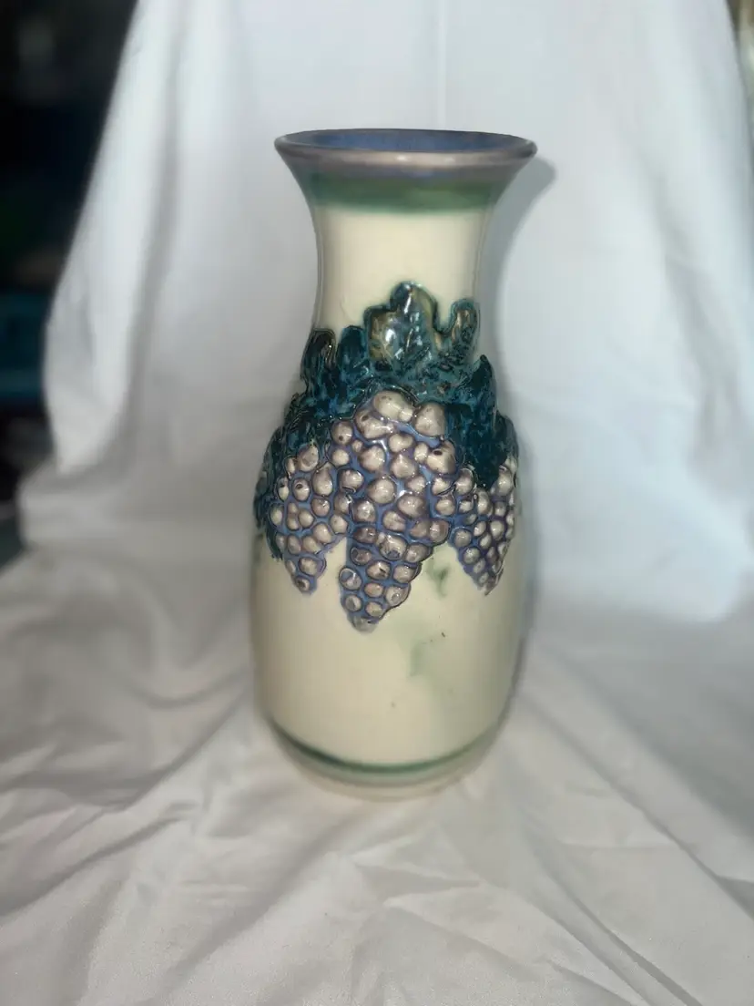 VTG Quyle Kilns Murphy California Art Pottery Vase Grapes Hand Signed