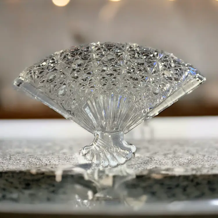Vintage Avon Clear Cut Glass Fan Pattern Vanity Trinket Soap Dish Holder 1974