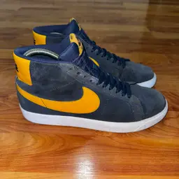 Nike Zoom Blazer SB 'Michigan' Sneakers Men's Sz 8 Navy Blue Suede Gold Swoosh