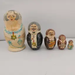 Handpainted and signed Vintage Sergiev Posad Russian nesting dolls