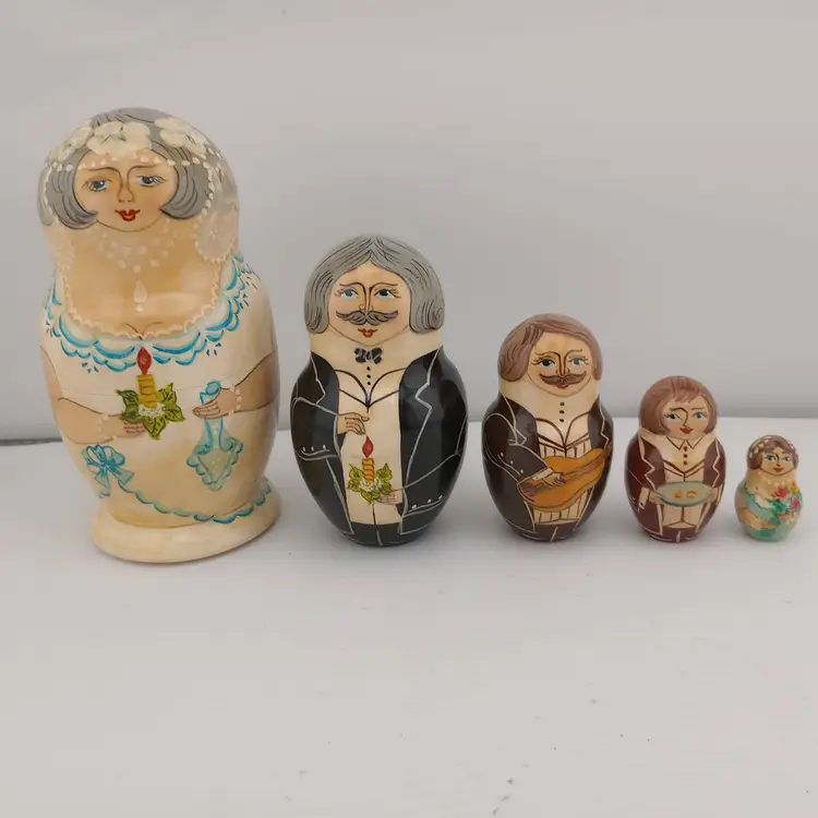 Handpainted and signed Vintage Sergiev Posad Russian nesting dolls
